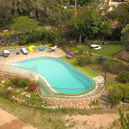 Arghjola Oda ve Kahvaltı 3*