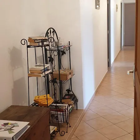 Arghjola Oda ve Kahvaltı 3*