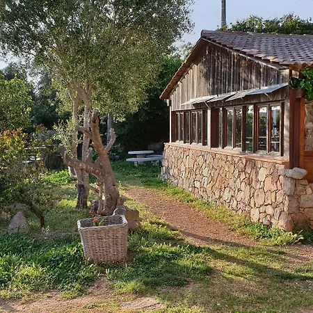 Arghjola Oda ve Kahvaltı 3*